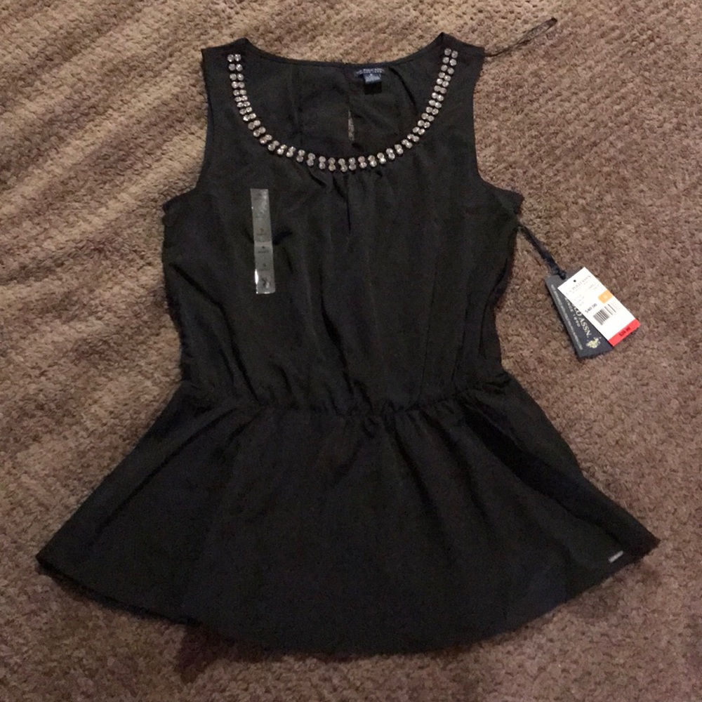 Black sleeveless rhinestone top shirt